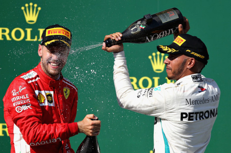 Satu Perbedaan Besar Antara Lewis Hamilton dan Sebastian Vettel 