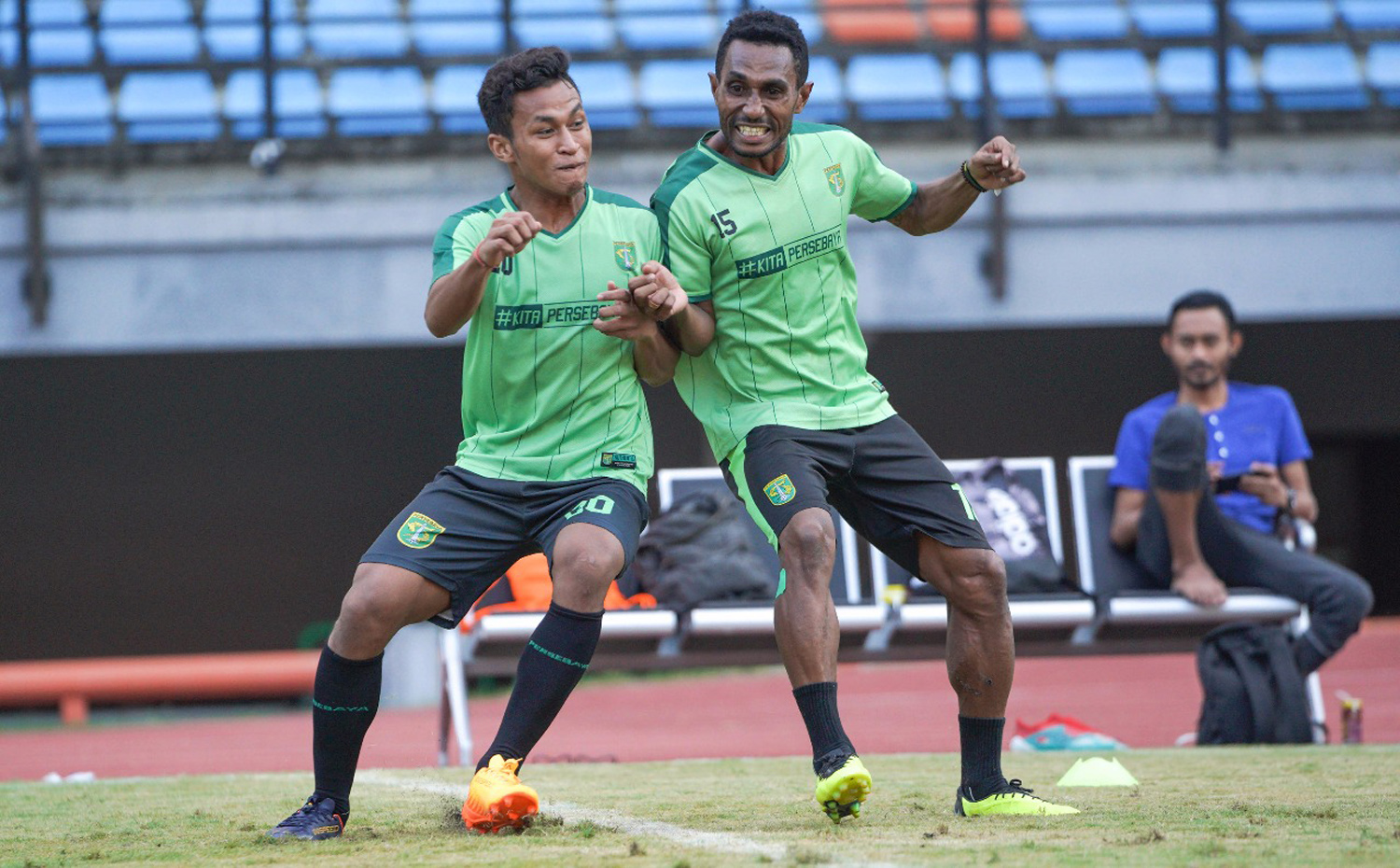 Djanur Ungkap Manajemen Persebaya Bantah Berhenti Kejar Osvaldo Haay