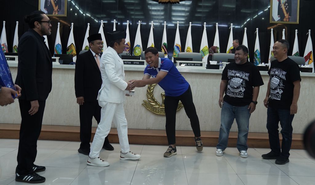 Beri Bonus Rp1 Miliar untuk Persib Bandung, Dedi Mulyadi Harus Bongkar Tabungan dan Jual Sapi