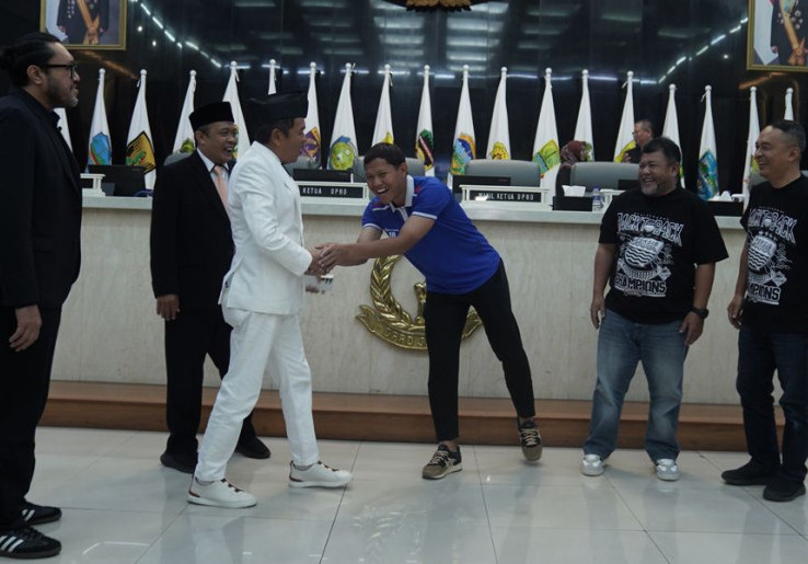 Beri Bonus Rp1 Miliar untuk Persib Bandung, Dedi Mulyadi Harus Bongkar Tabungan dan Jual Sapi