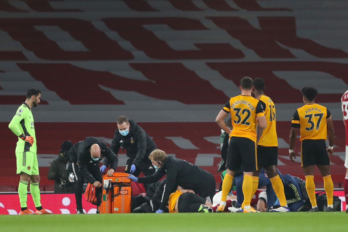 Adu Kepala dengan David Luiz, Tengkorak Raul Jimenez Rengat
