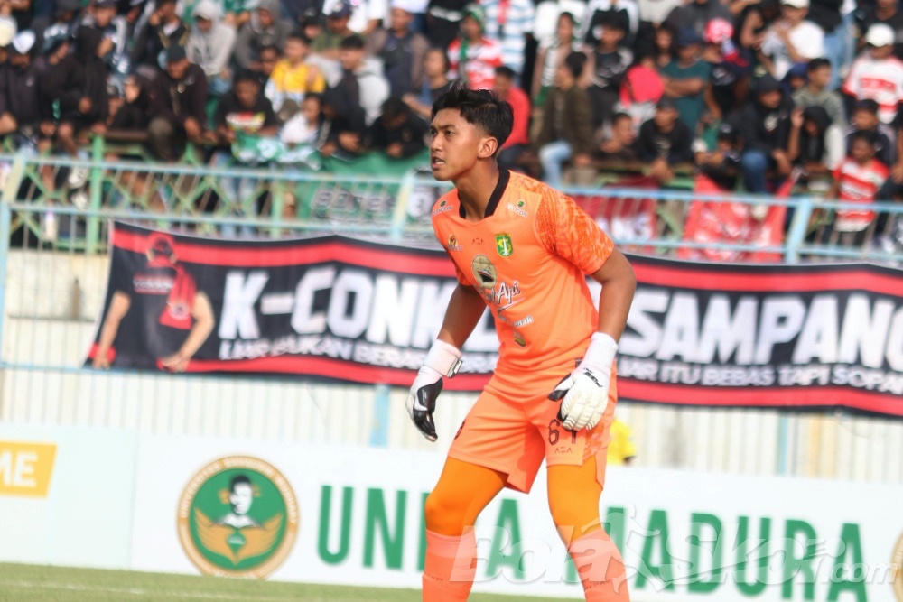 Gagal Pertahankan Rekor, Pelatih Persebaya Josep Gombau Enggan Salahkan Kiper Debutan