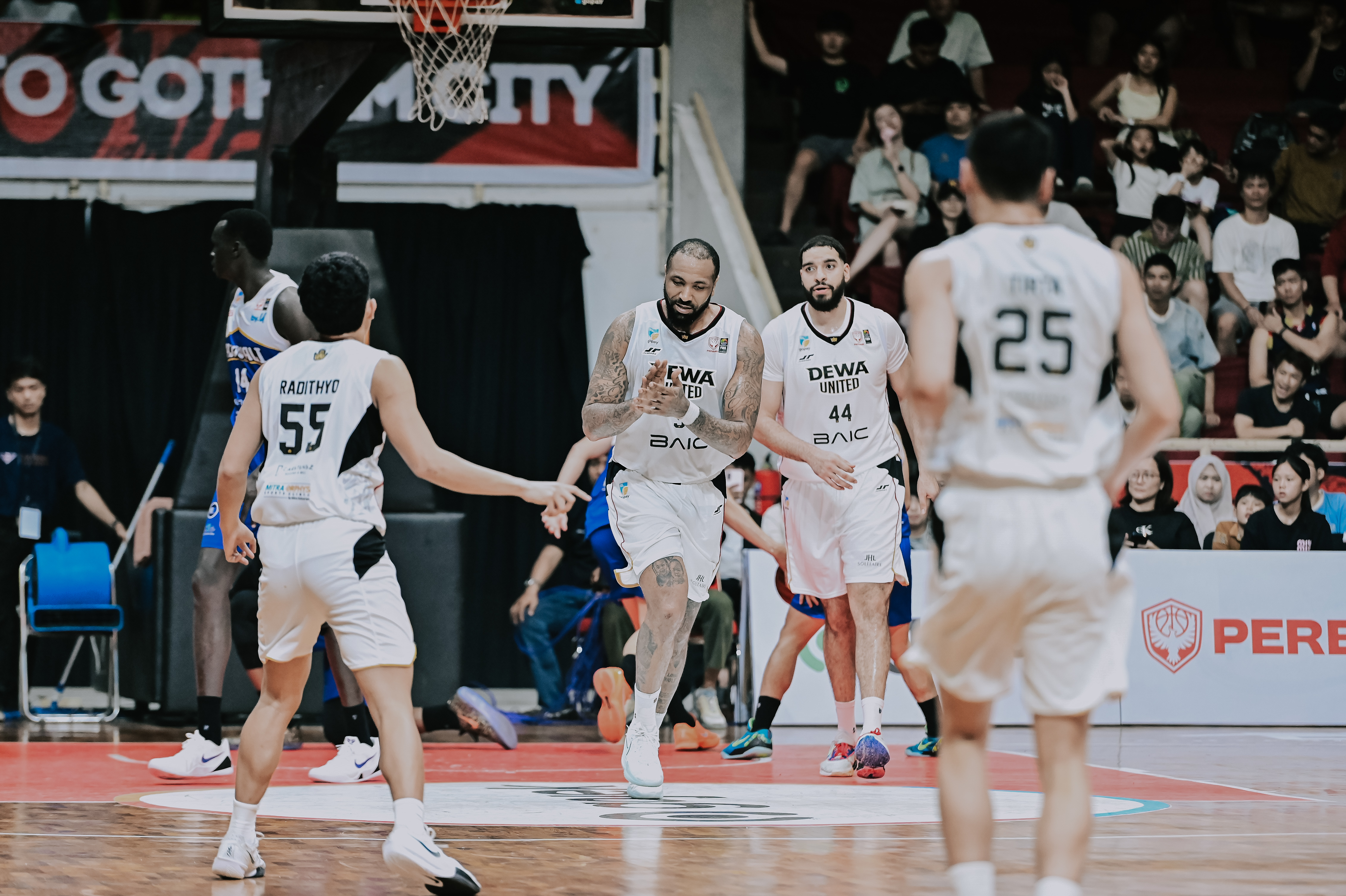 Dewa United Banten saat hadapi Rajawali Medan. (IBL)