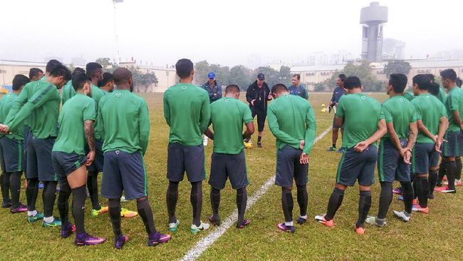 Timnas Indonesia Jajal Rumput Stadion My Dinh Vietnam