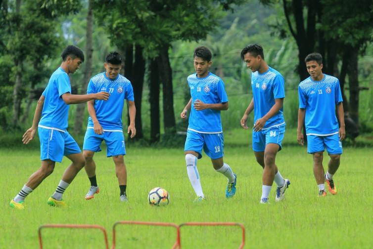 Dua Bek Sayap Muda Siap Jawab Tantangan di Arema