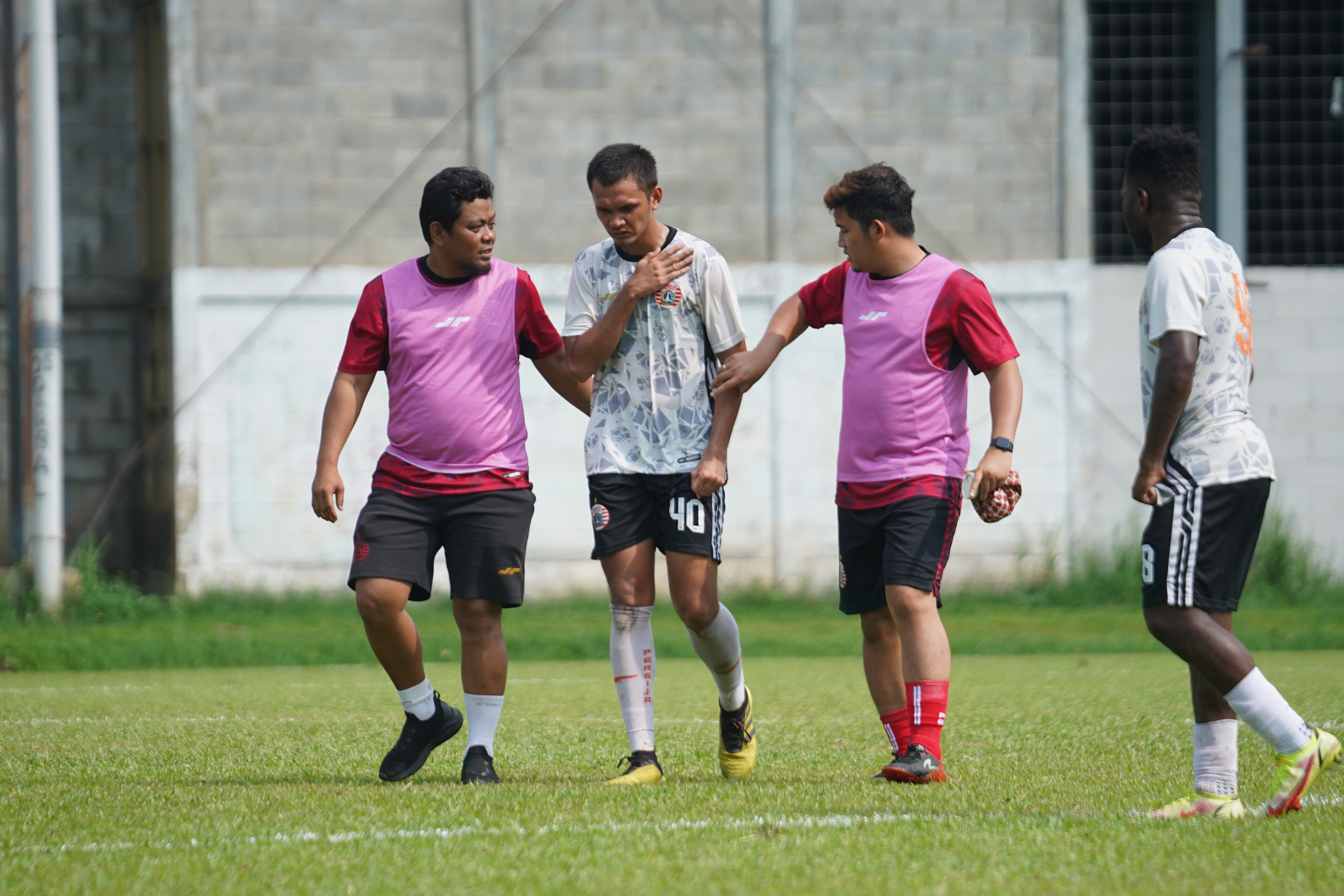 Harus Jalani Operasi, Bek Persija Jakarta Absen di Piala Presiden 2022