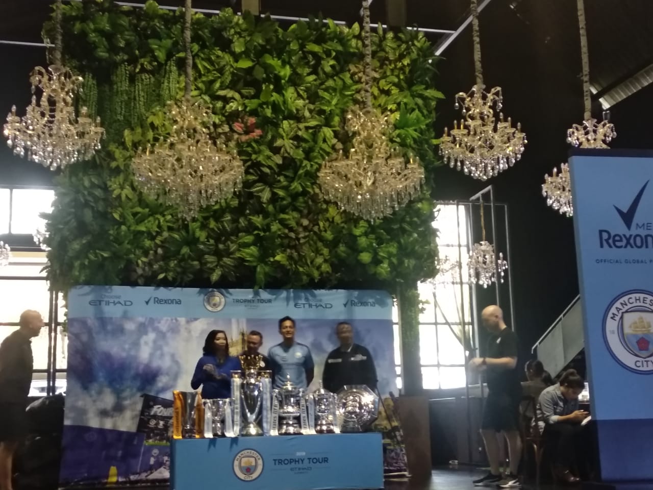 Kenangan Legenda Manchester City Tampil di Maine Road dan Etihad Stadium