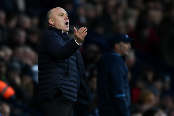 Bukan Solskjaer, Mike Phelan Bakal Tentukan Transfer Manchester United