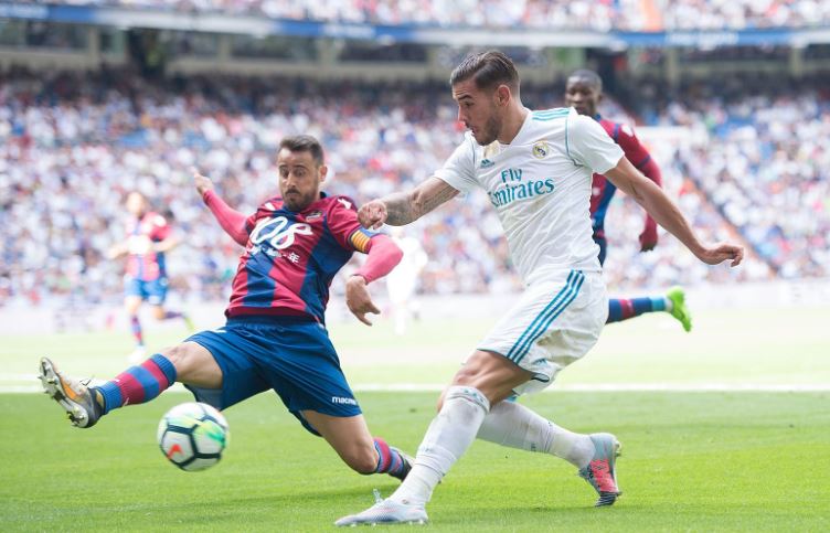 Tampung Talenta Real Madrid, Paolo Maldini Telah Berbicara dengan Bek Kiri Los Blancos