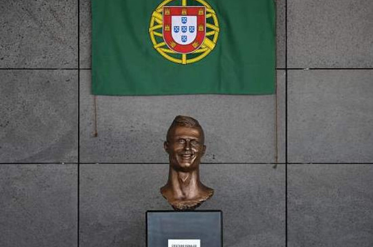 Patung Anyar Cristiano Ronaldo Tuai Kritikan di Tanah Kelahirannya