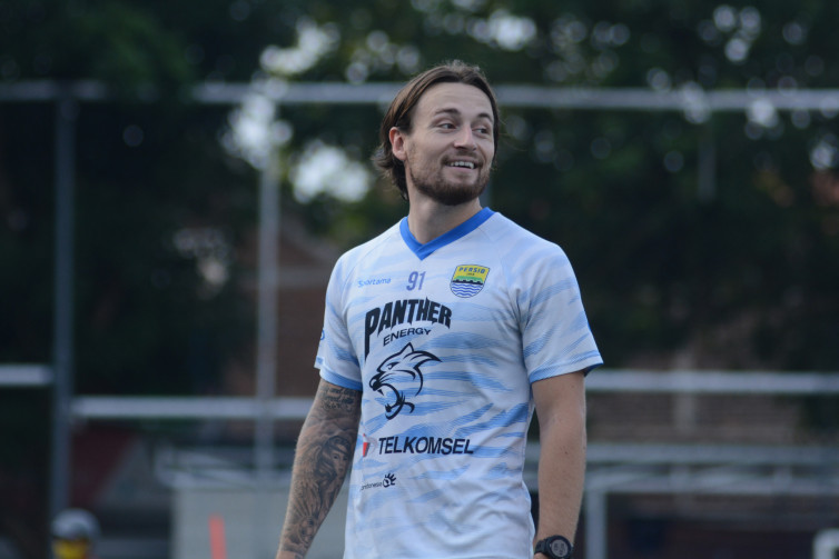 Marc Klok dan Ezra Walian Absen latihan Usai Luis Milla Mundur dari Persib, Ada Apa?