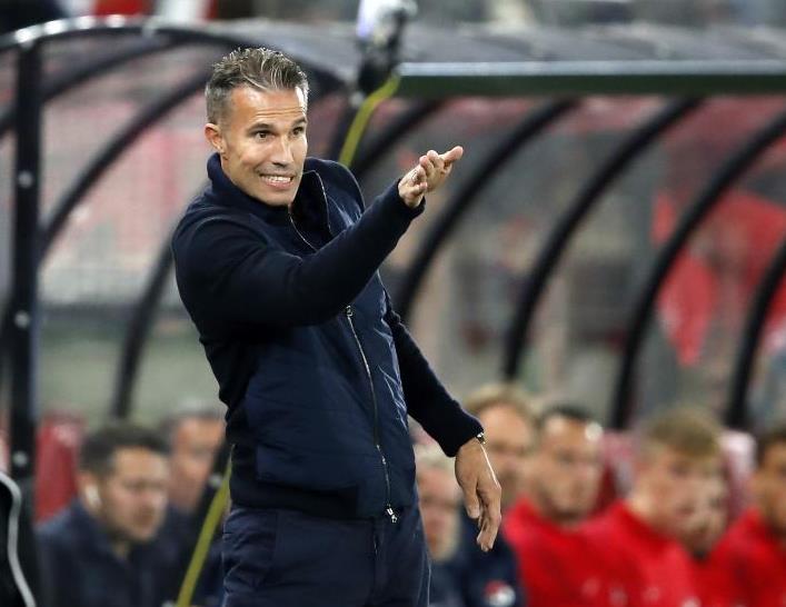 Inter Milan akan Hadapi Robin van Persie di Liga Champions - trumpgolfclubpuertorico.com