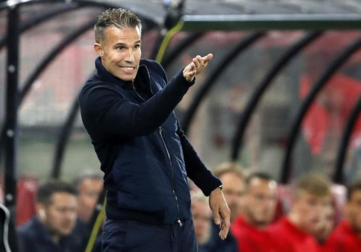 Dulu Dibantai Manchester United 2-8, Robin van Persie Kini Kalah 1-9 di Belanda