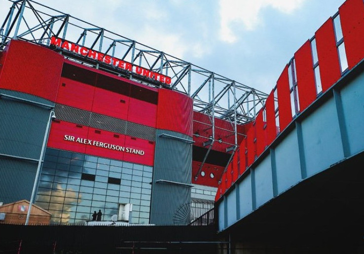 Kebersihan Old Trafford Kembali Dipertanyakan, Fans Tangkap Tikus dan Dimasukkan ke Gelas Plastik