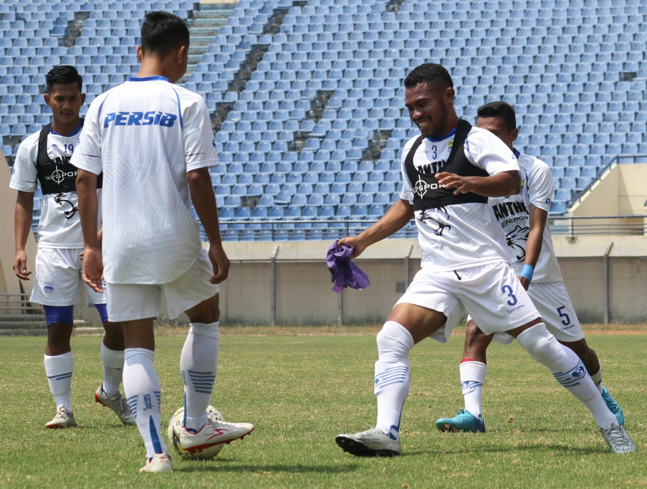 Ungkapan Kekecewaan Ardi Idrus Setelah Partai Persib Vs Arema FC Ditunda