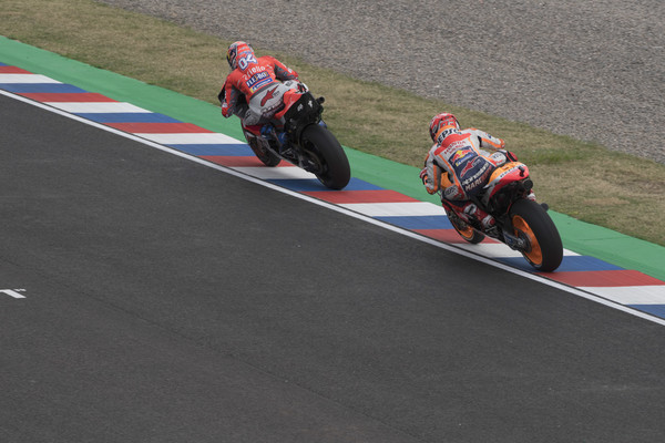 Andrea Dovizioso Heran Marc Marquez Teken Kontrak Jangka Panjang dengan Honda