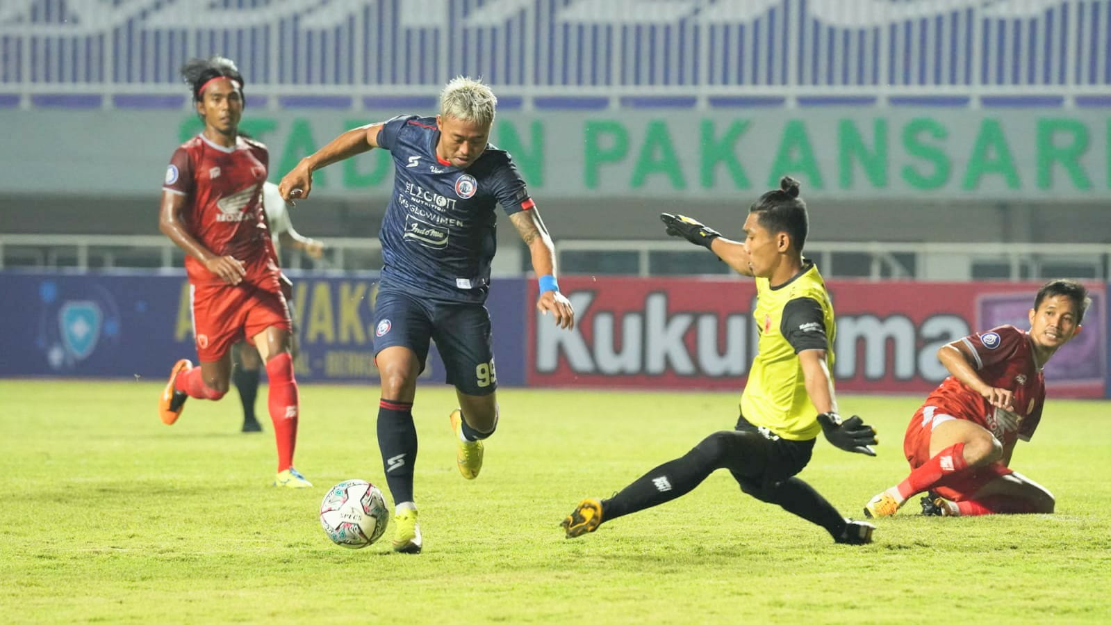 Hasil Liga 1: 10 Pemain Arema FC Tahan Imbang PSM Makassar