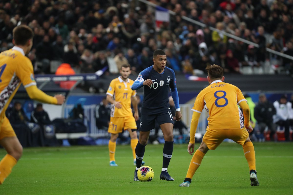 Jadi Kapten Timnas Prancis, Raphael Varane Tuntut Kylian Mbappe