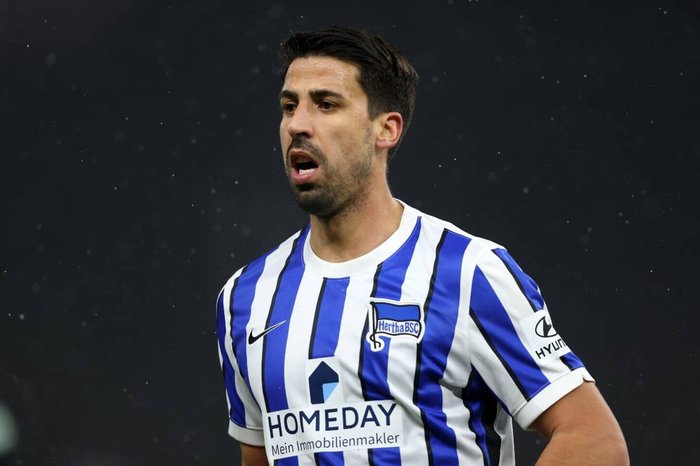 Sami Khedira Umumkan Pensiun di Usia 34 Tahun
