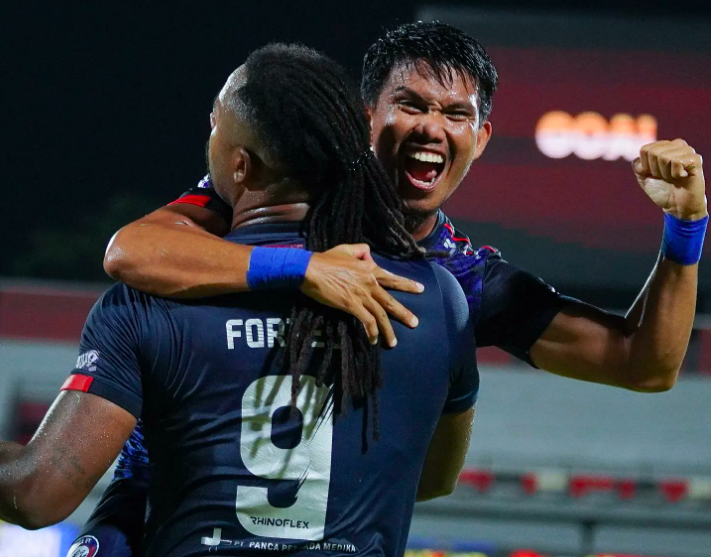 Hasil Liga 1: Persebaya dan Arema Tuai Hasil Berbeda, Bhayangkara FC Kunci Tempat Ketiga
