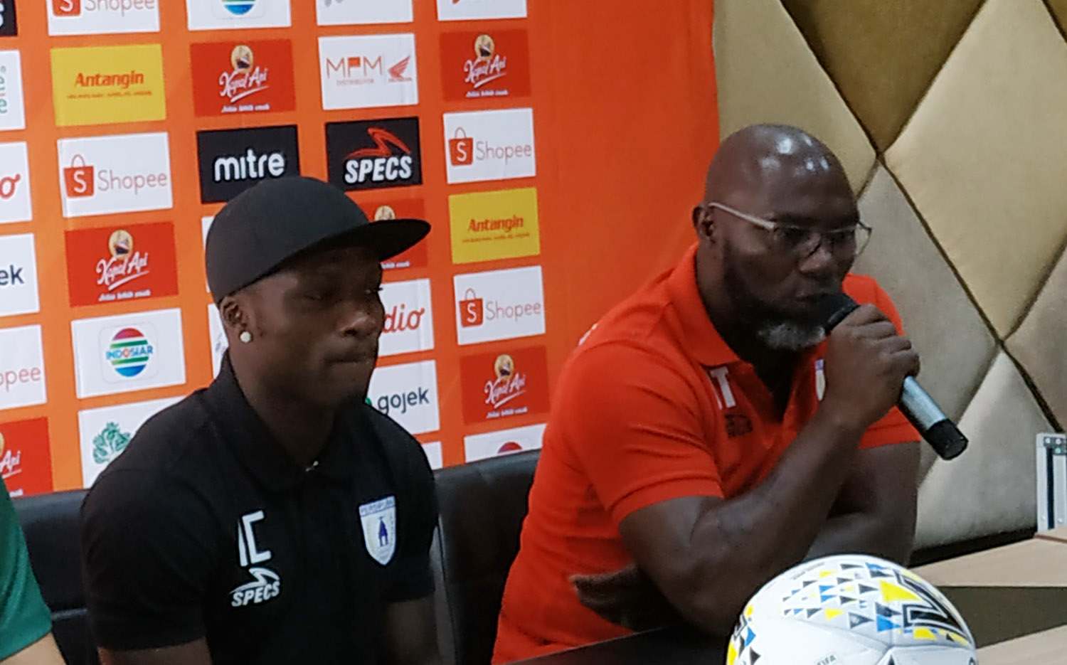 Boaz Solossa Diragukan Tampil Melawan Persebaya