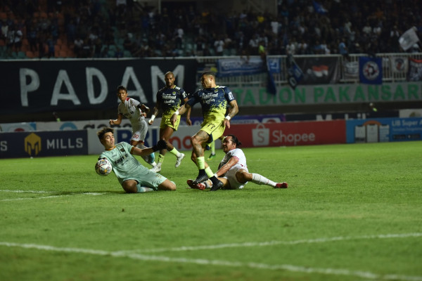 Hasil Liga 1 2022/2023: Kemenangan Persib atas Persis Diwarnai Kericuhan Suporter