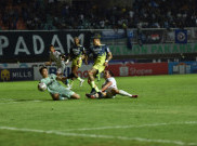 Hasil Liga 1 2022/2023: Kemenangan Persib atas Persis Diwarnai Kericuhan Suporter