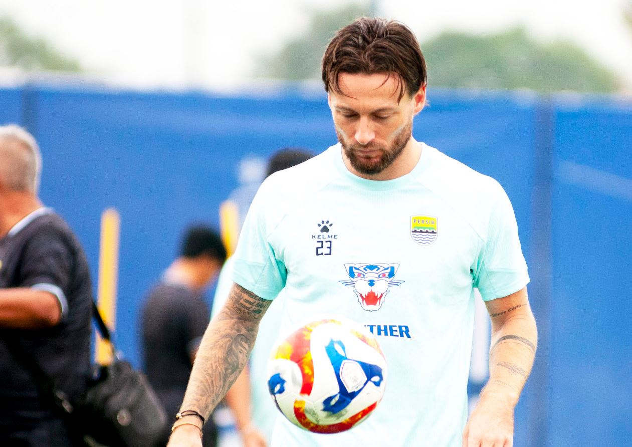 Jadwal Persib Makin Padat, Marc Klok Bicara Soal Bertahan Hidup