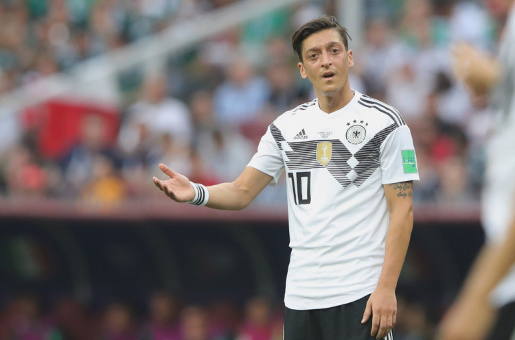 Komentar Kanselir Jerman Terkait Keputusan Pensiun Mesut Ozil