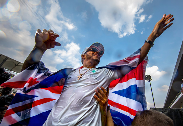 Musim Depan Hamilton Waspadai Ancaman Verstappen, Bukan Vettel