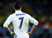 So Sweet, CR7 Jadi Ball Boy Demi Sang Anak