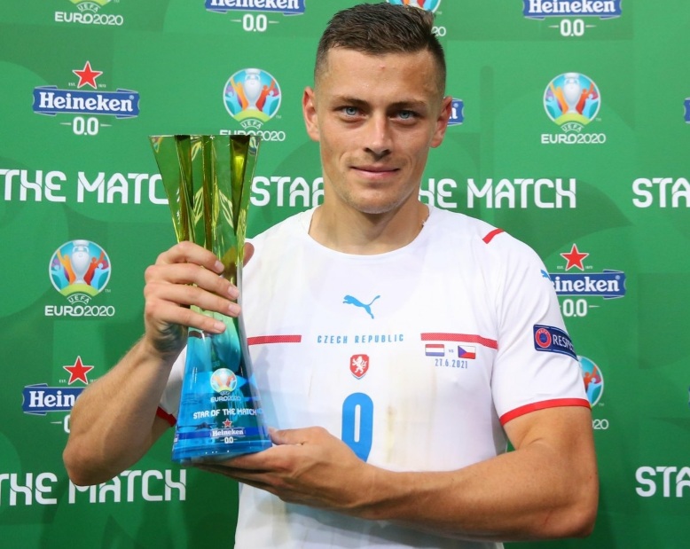 Bintang Laga Belanda Vs Republik Ceko: Thomas Holes buat Orange Jadi Patung