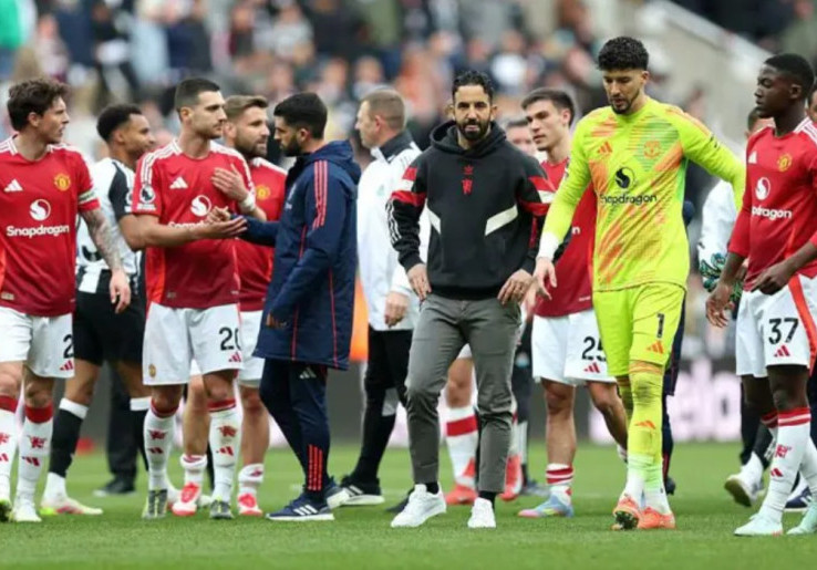 Manchester United Dibantai Newcastle, Roy Keane Kecam Pemain, Ruben Amorim Pasrah