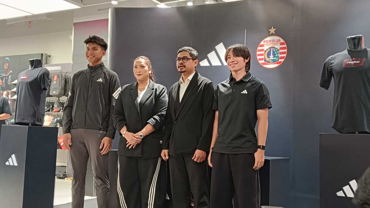 Konferensi pers kerja sama antara Persija Jakarta dan adidas di Jakarta, Senin (22/6). (BolaSkor.com/Gazza Roosaryatama)