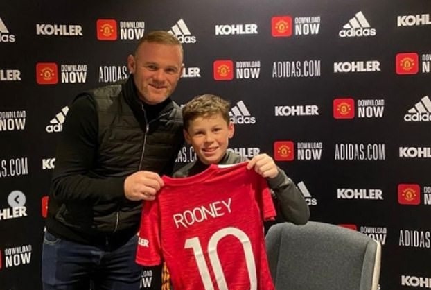 Manchester United Ikat Anak Wayne Rooney