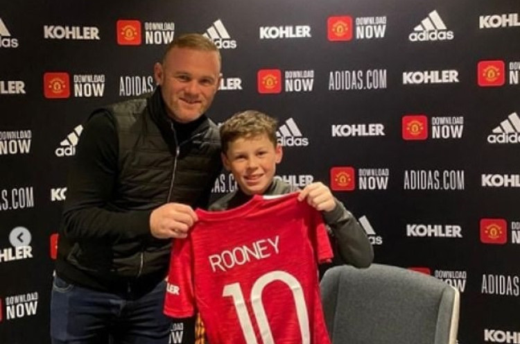 Manchester United Ikat Anak Wayne Rooney