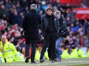 Mind Games Jose Mourinho Kala Menjabat Tangan Antonio Conte dan Skuat Chelsea