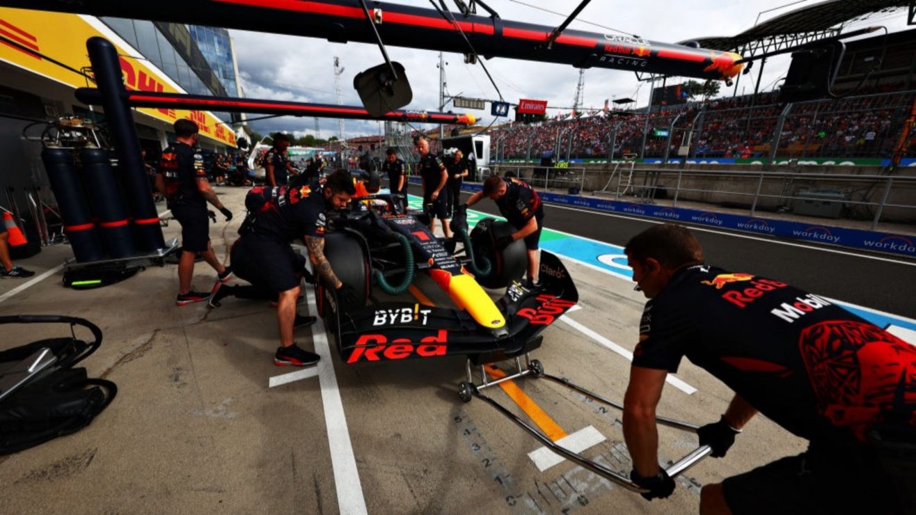 Verstappen Terkejut dengan Keganasan Kompetitornya