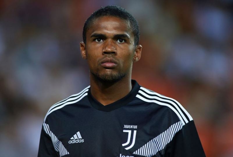 Douglas Costa Sebut Rumor Transfer ke Manchester United Hanya Omong Kosong