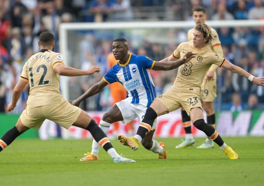 Chelsea Bajak Dua Gelandang Incaran Liverpool, Moises Caicedo dan Romeo Lavia