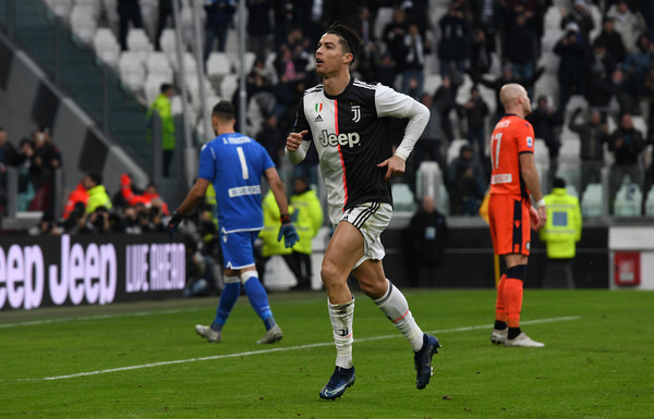 Cristiano Ronaldo Diramal Raih Ballon d'Or Bila Bertahan di Real Madrid