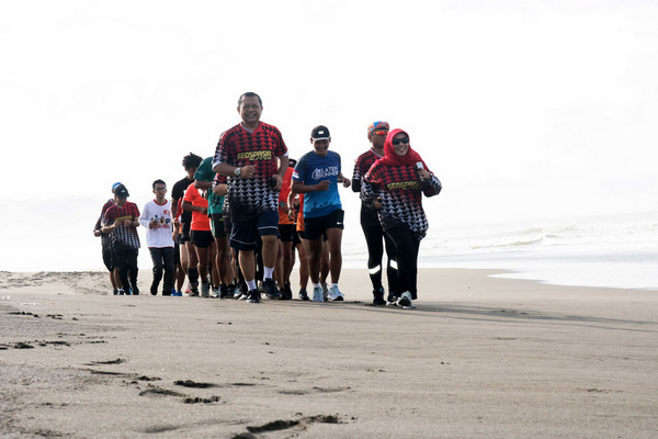 Menguji Kekuatan dengan Berlari di Gumuk Pasir