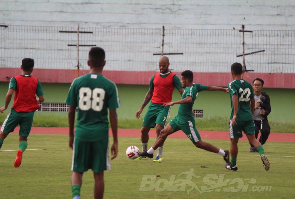 Aji Santoso Rencanakan Persebaya Kembali Berlatih pada Akhir Tahun