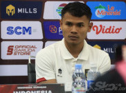Asa Dimas Drajad Angkat Trofi Piala AFF 2022