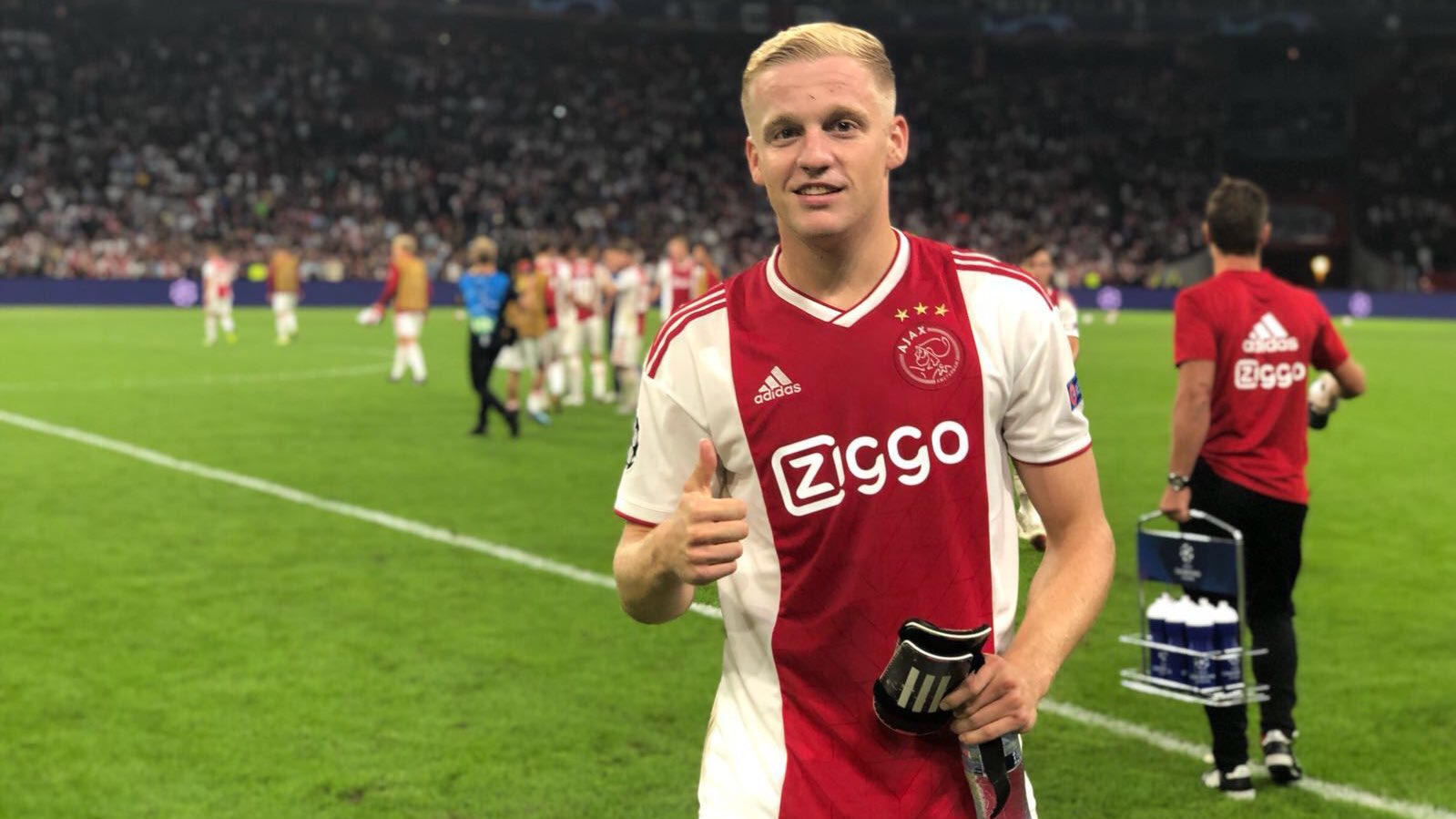Edwin van der Sar Benarkan Manchester United dan Real Madrid Rebutan Donny van de Beek