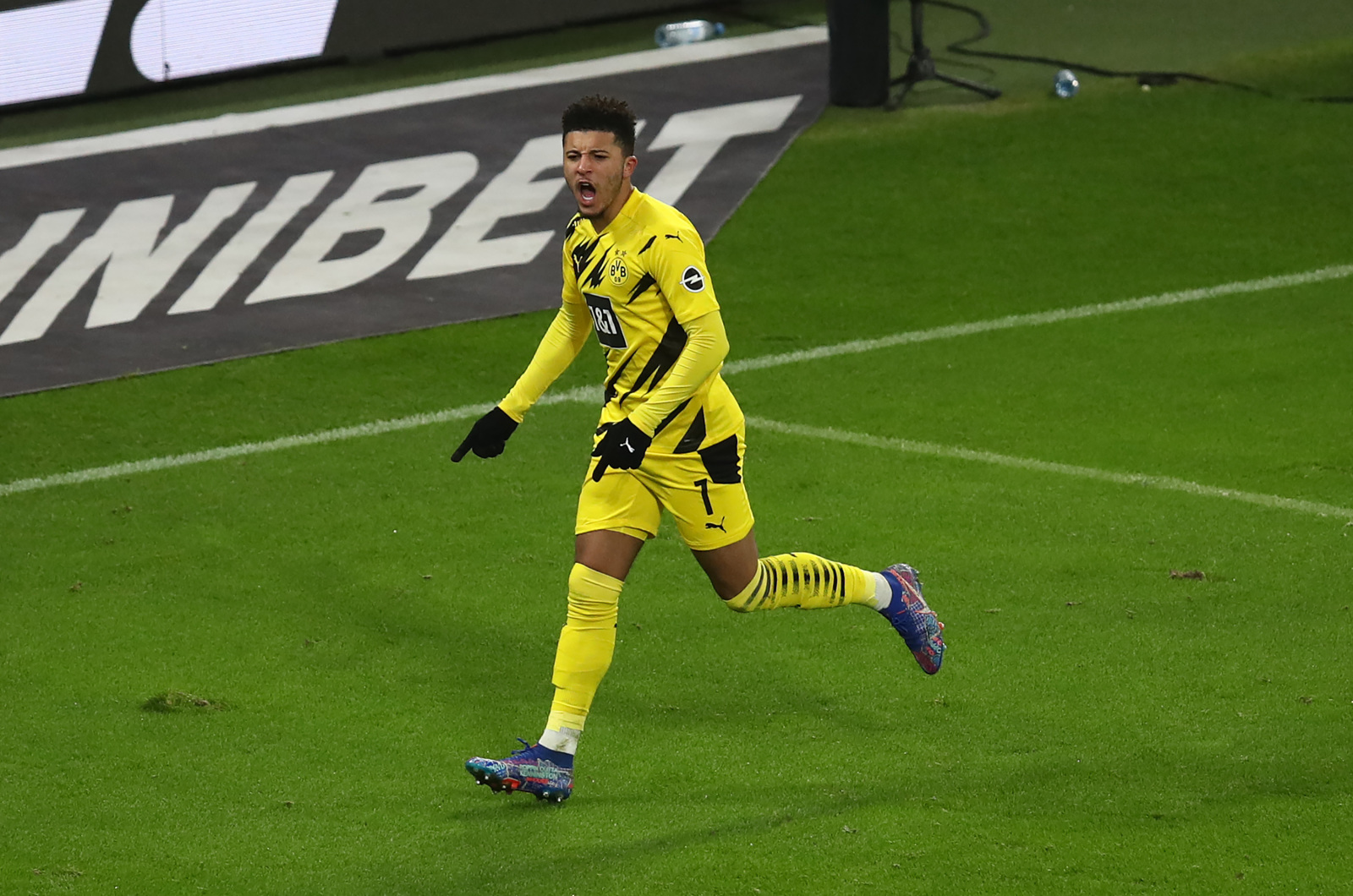 Isu Gabung Man United Dituding Jadi Alasan Memble, Sancho Merespons