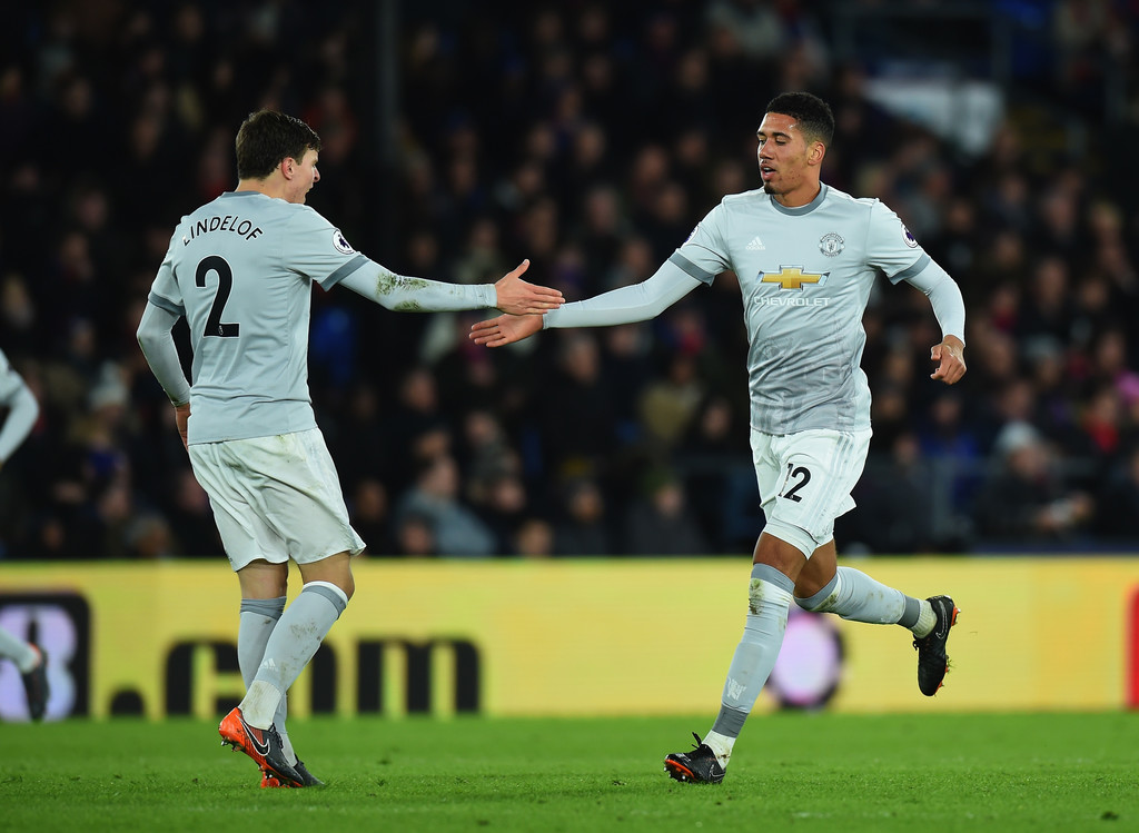 Bicara soal Buruknya Pertahanan United, Mourinho Ungkap Alasan Pilih Duet Smalling-Lindelof