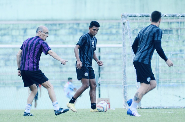 Arema FC Terus Dengungkan Semangat Bangkit