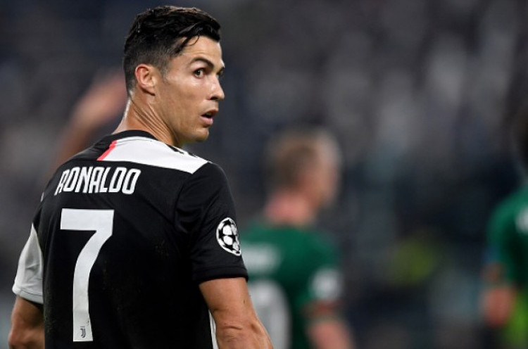 Mafia Sepak Bola Ada di Balik Kegagalan Ronaldo Raih Ballon d'Or Tahun Lalu