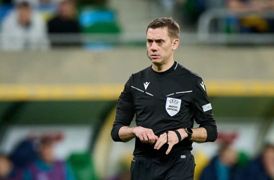 Bosnia-Herzegovina vs Italia: Clement Turpin Hadirkan Mimpi Buruk bagi Azzurri  
